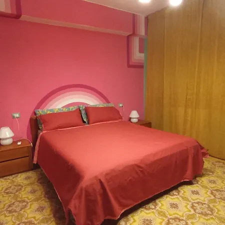 Yellow Submarine Apartman